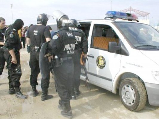 Reţea de contrabandişti formată din poliţişti, jandarmi şi consilieri locali